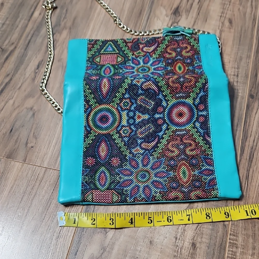 Ay Guey Women’s Vibrant Artistic Multicolor Clutch With Chain